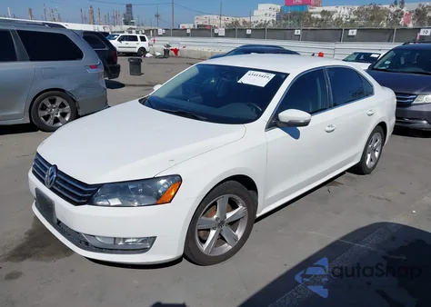 2015 Volkswagen Passat 1.8T Limited Edition z USA, uszkodzony, nr VIN 1VWAT7A38FC081525